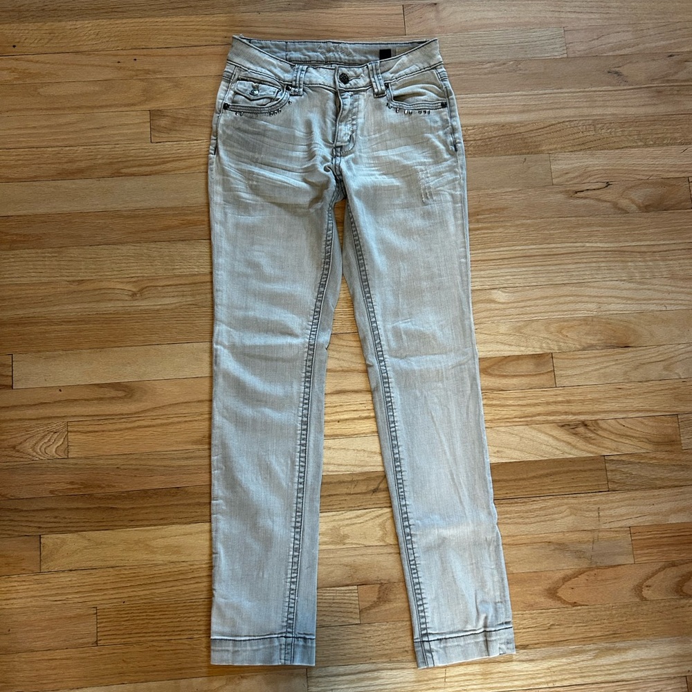 Like new! Cartise light gray jeans with bling, perfect condition. Size 4.